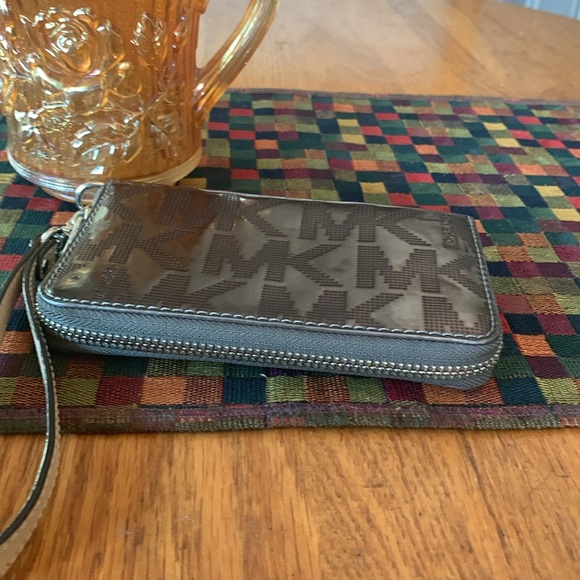 Michael Kors Wristlet NWOT - Picture 5 of 6